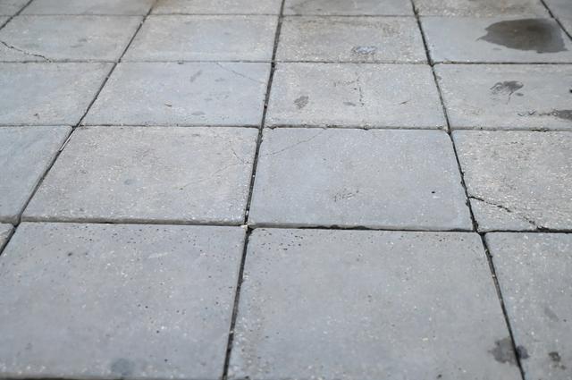 Floor texture in pedestrian section